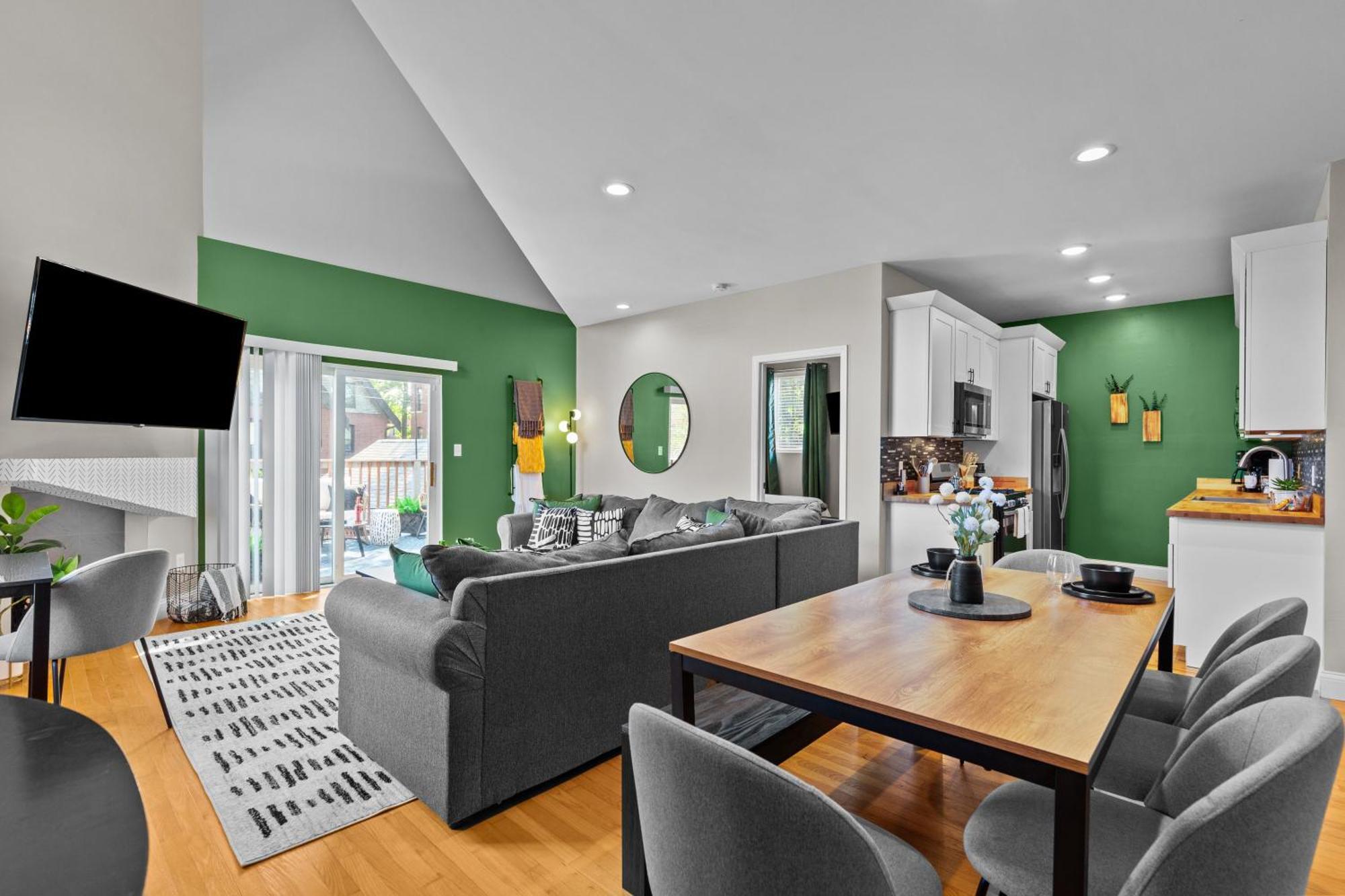 West End Whimsy | Jz Vacation Rentals Tower Grove Экстерьер фото