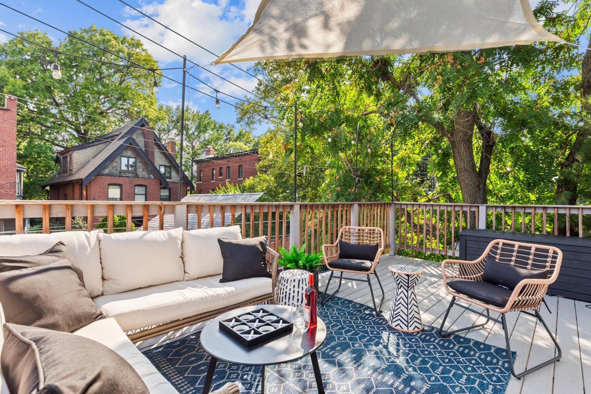 West End Whimsy | Jz Vacation Rentals Tower Grove Экстерьер фото