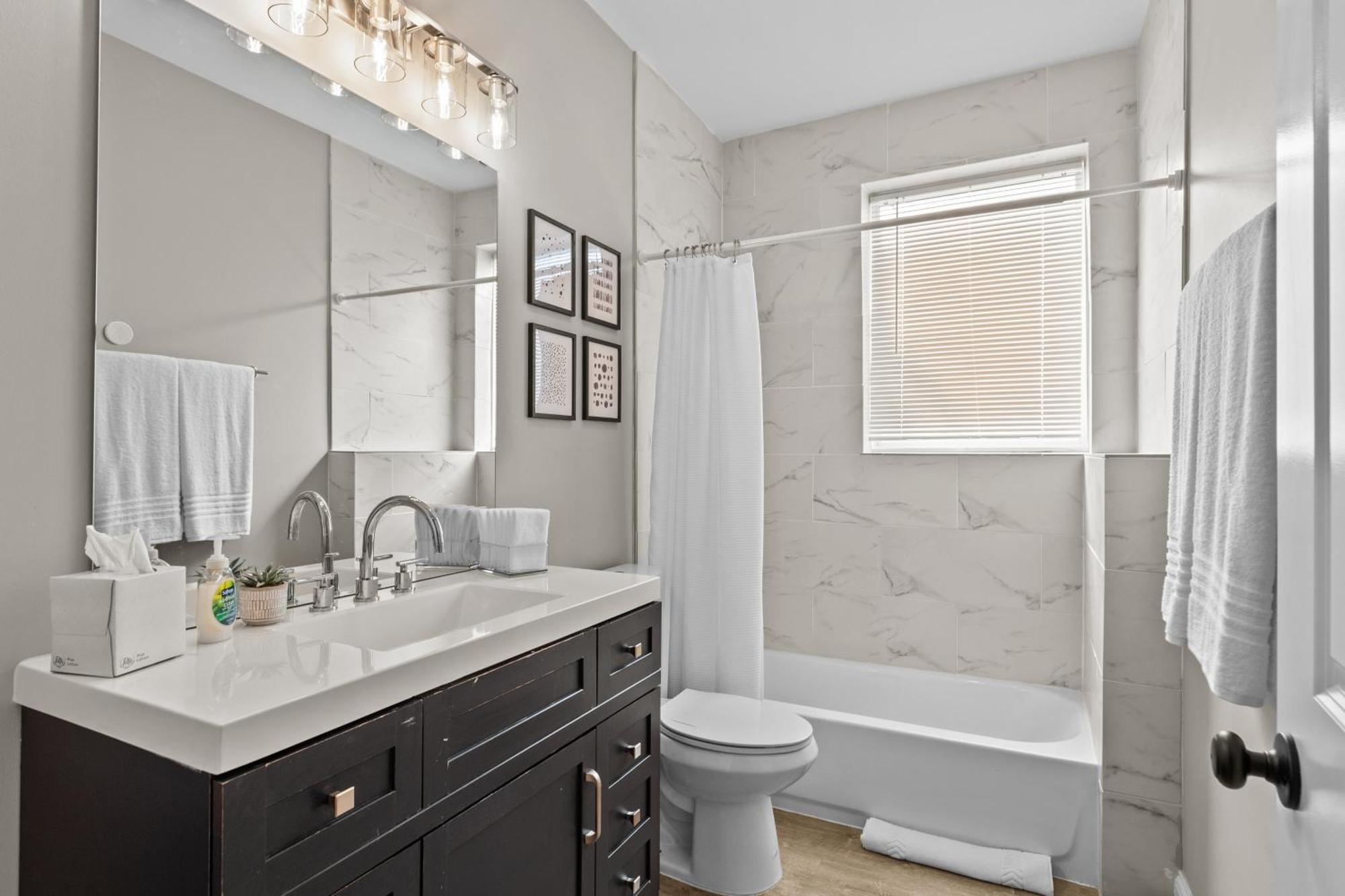 West End Whimsy | Jz Vacation Rentals Tower Grove Экстерьер фото