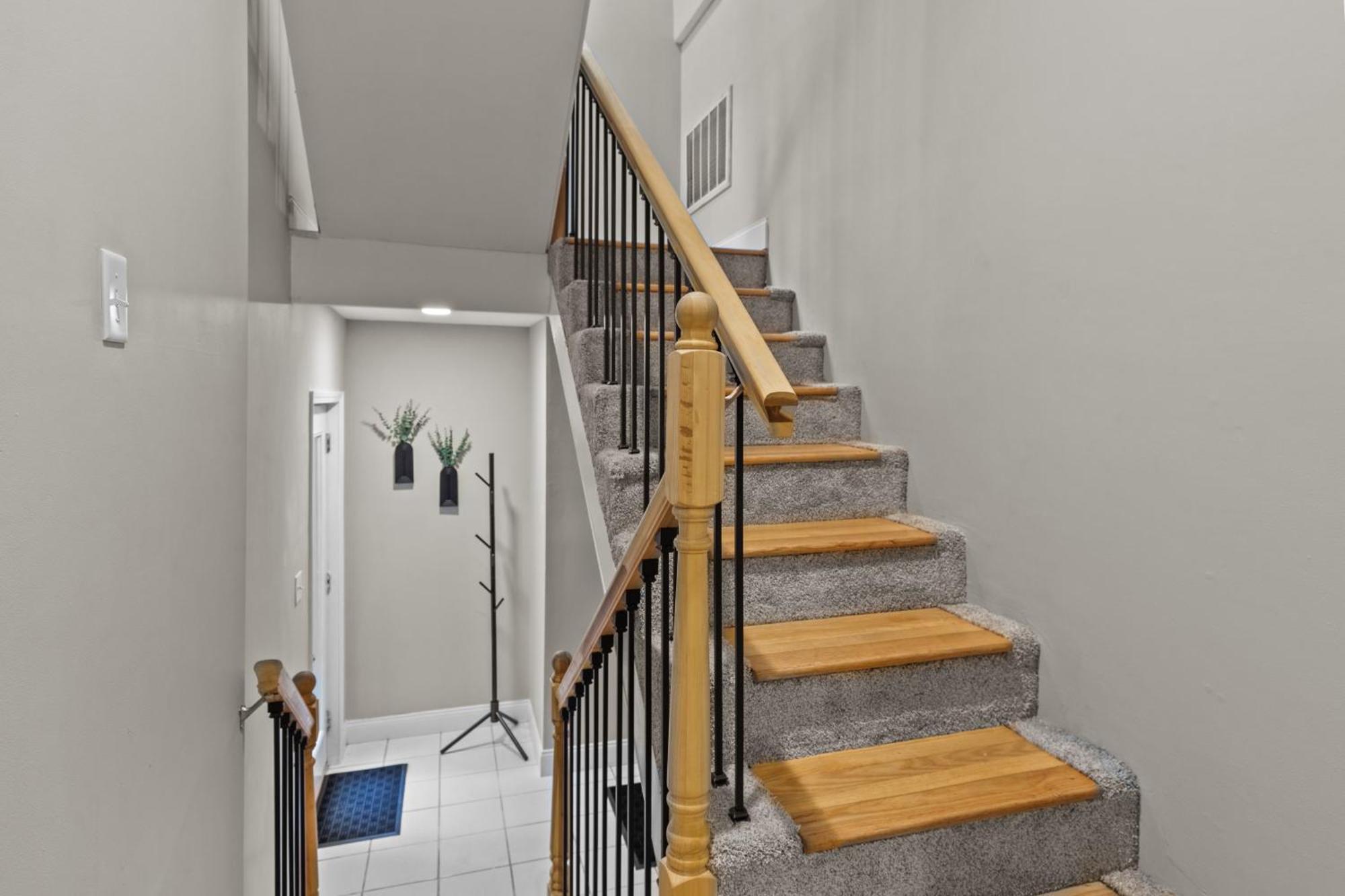 West End Whimsy | Jz Vacation Rentals Tower Grove Экстерьер фото